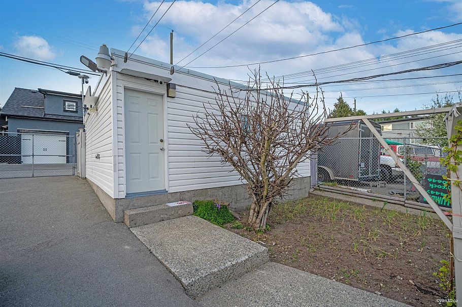1359 E 64th Avenue Vancouver, BC - 32