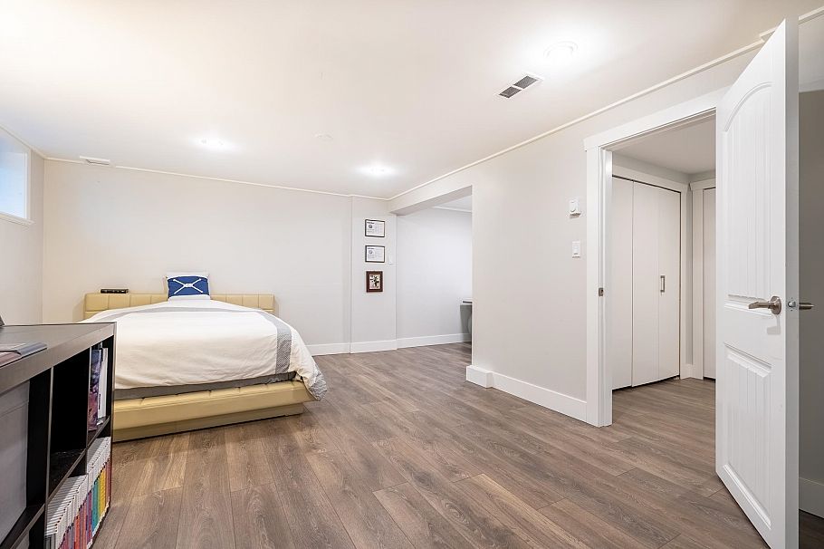 1275 W Keith Road North Vancouver, BC - 23