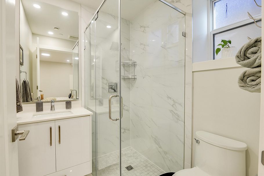 1762 E 14th Avenue Vancouver, BC - 14