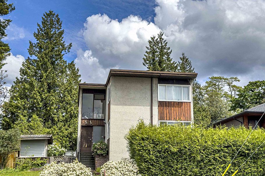 376 E 4th Street North Vancouver, BC - 2