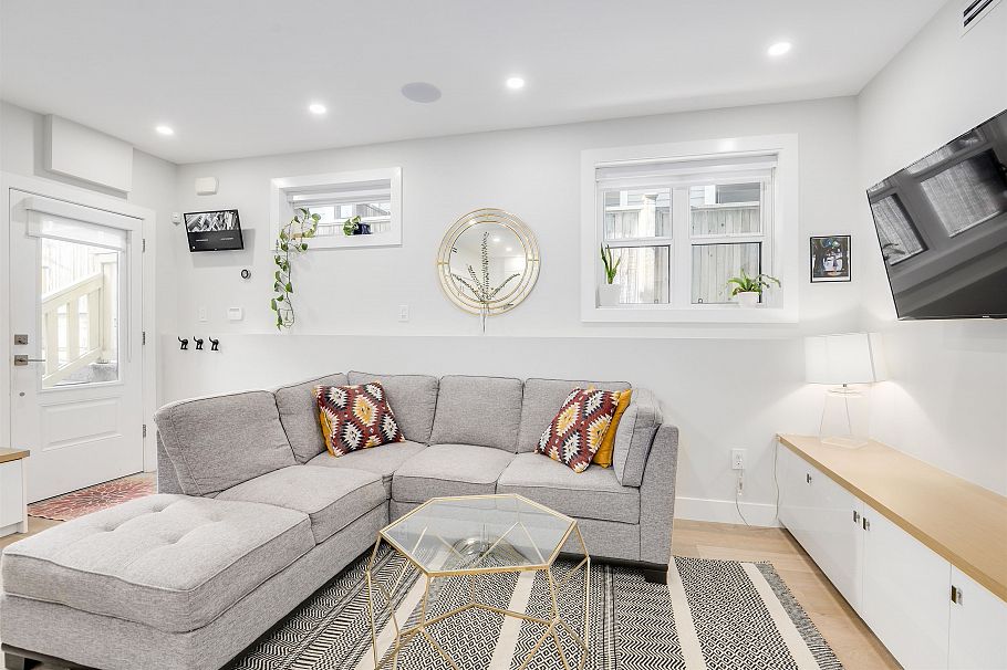 1762 E 14th Avenue Vancouver, BC - 8