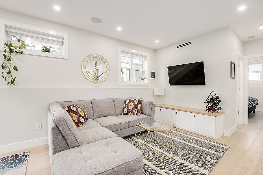 1762 E 14th Avenue Vancouver, BC - 5