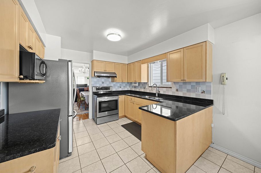 5267 Spencer Street Vancouver, BC - 4