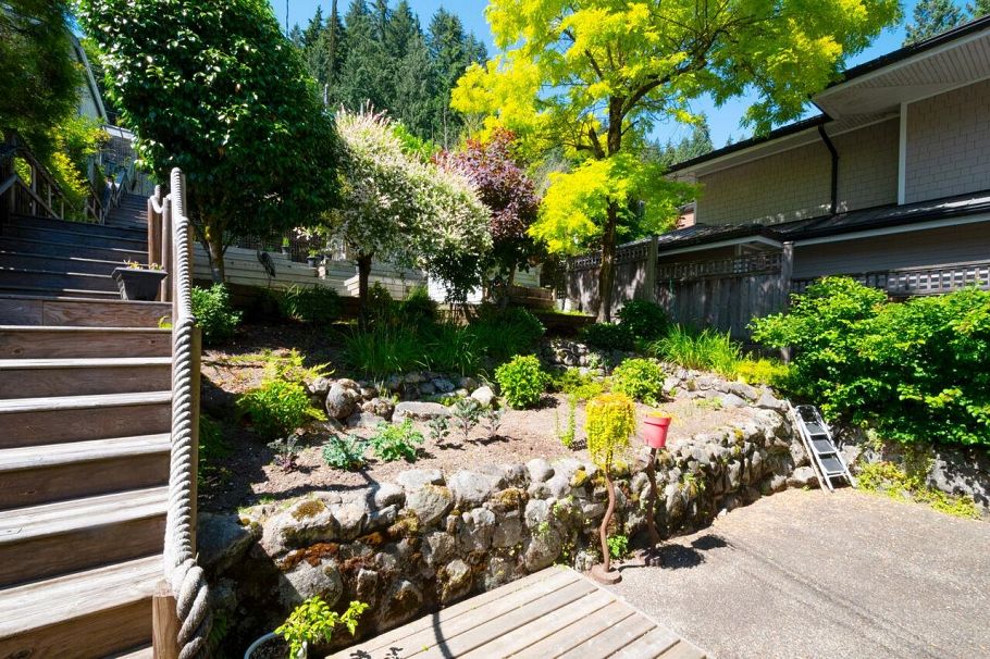 2564 Panorama Drive North Vancouver, BC - 29