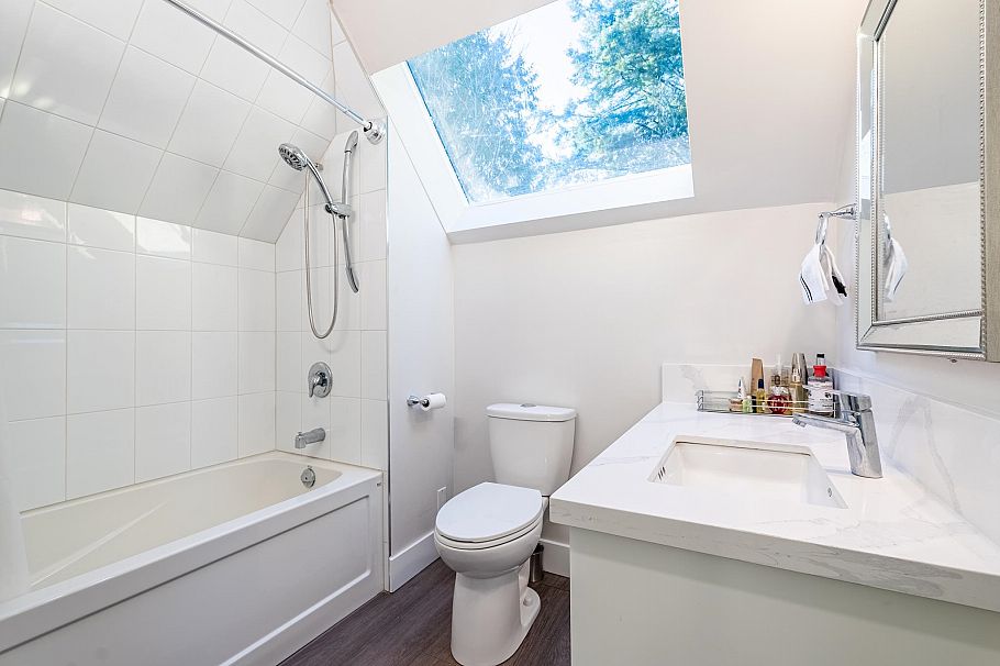 1275 W Keith Road North Vancouver, BC - 20