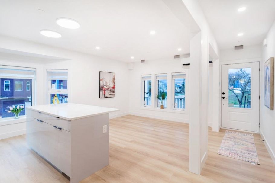 3304 Wellington Avenue Vancouver, BC - 3