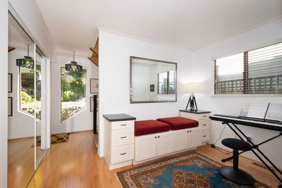 2564 Panorama Drive North Vancouver, BC - 21