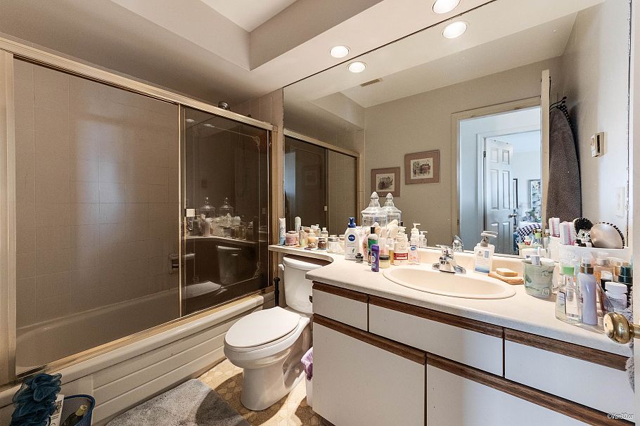 1215 W 67th Avenue Vancouver, BC - 18