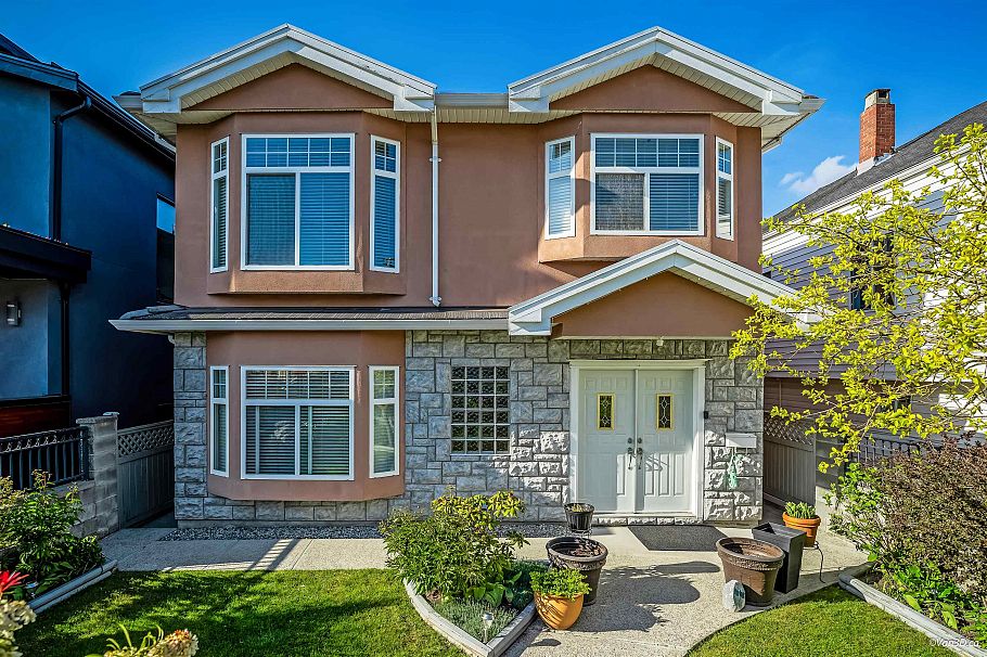 3021 E 29th Avenue Vancouver, BC - 1