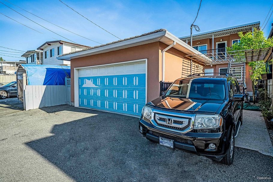 3021 E 29th Avenue Vancouver, BC - 32