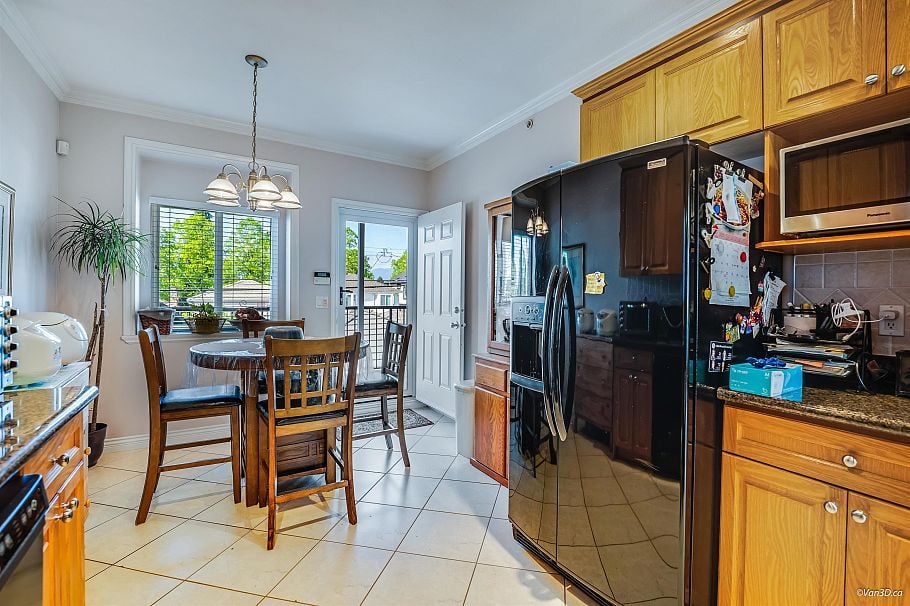 3021 E 29th Avenue Vancouver, BC - 8