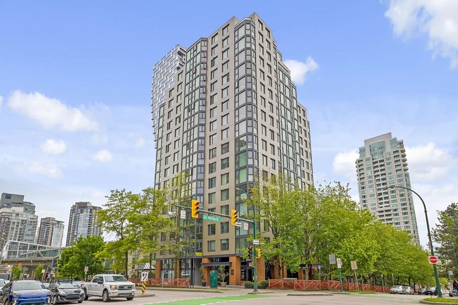 1706 888 Pacific Street Vancouver, BC - 1