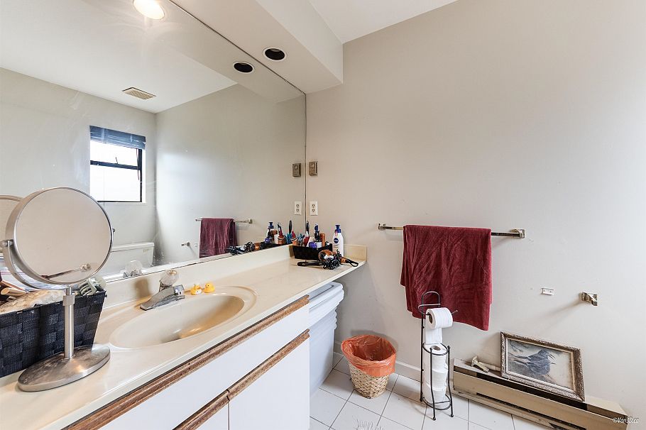 1215 W 67th Avenue Vancouver, BC - 16