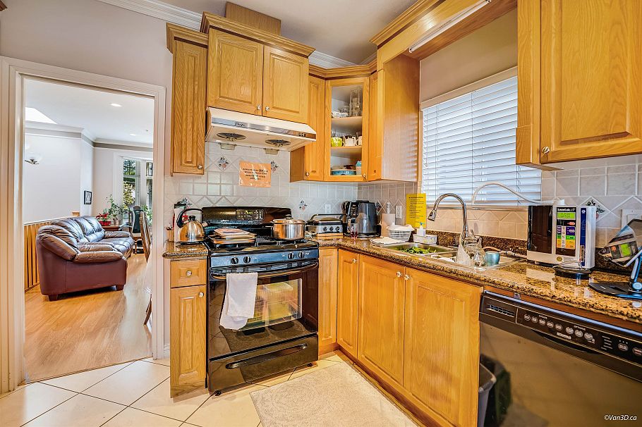 3021 E 29th Avenue Vancouver, BC - 5