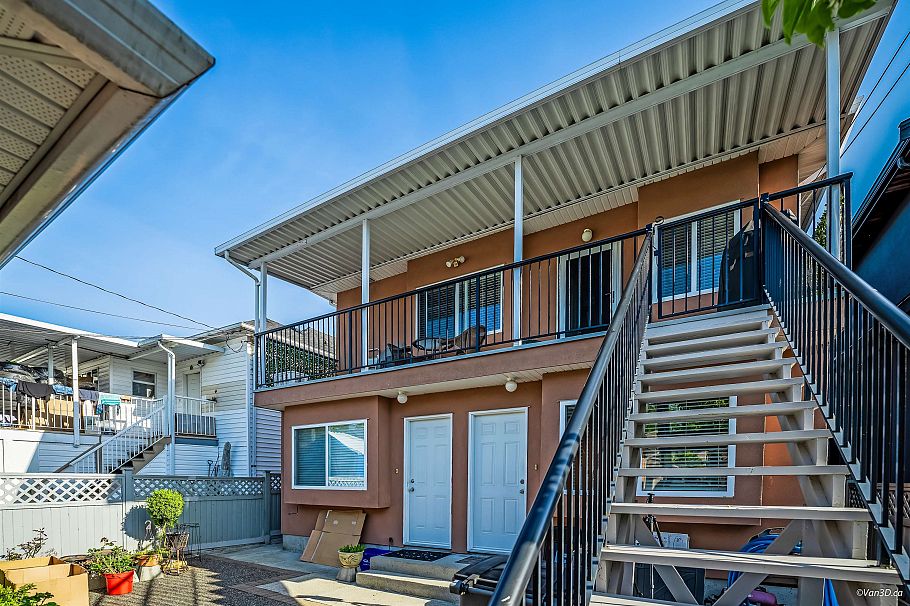 3021 E 29th Avenue Vancouver, BC - 30