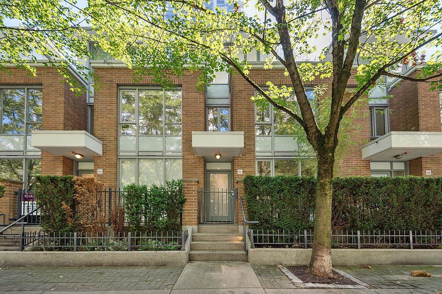 938 Beatty Street Vancouver, BC - 1