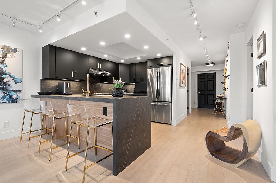 406 1128 Quebec Street Vancouver, BC - 1