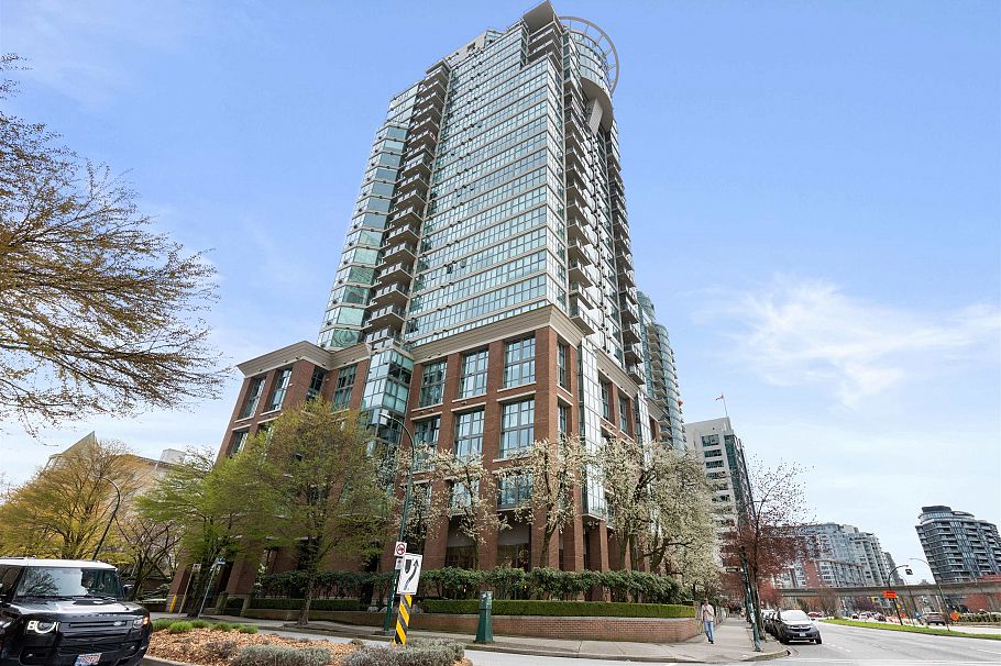 406 1128 Quebec Street Vancouver, BC - 2