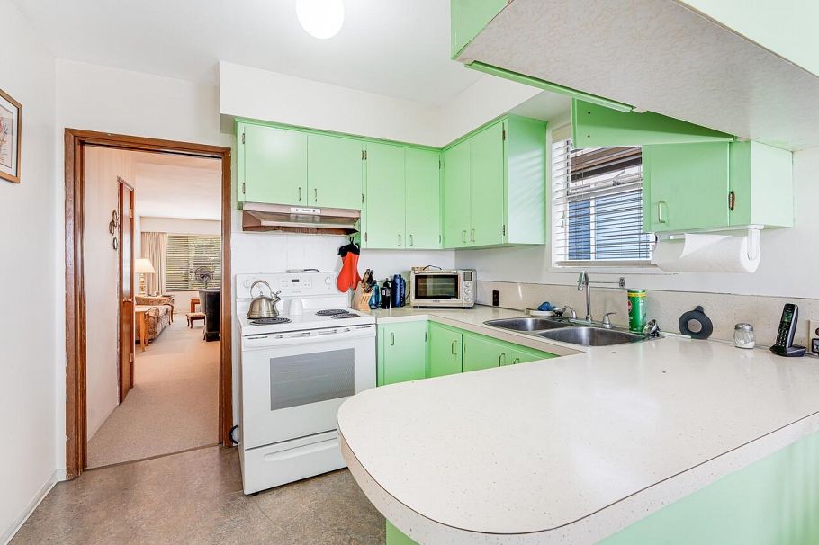 1066 E 63rd Avenue Vancouver, BC - 14