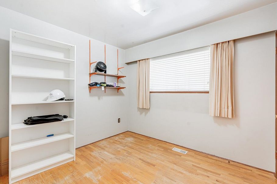 1066 E 63rd Avenue Vancouver, BC - 11