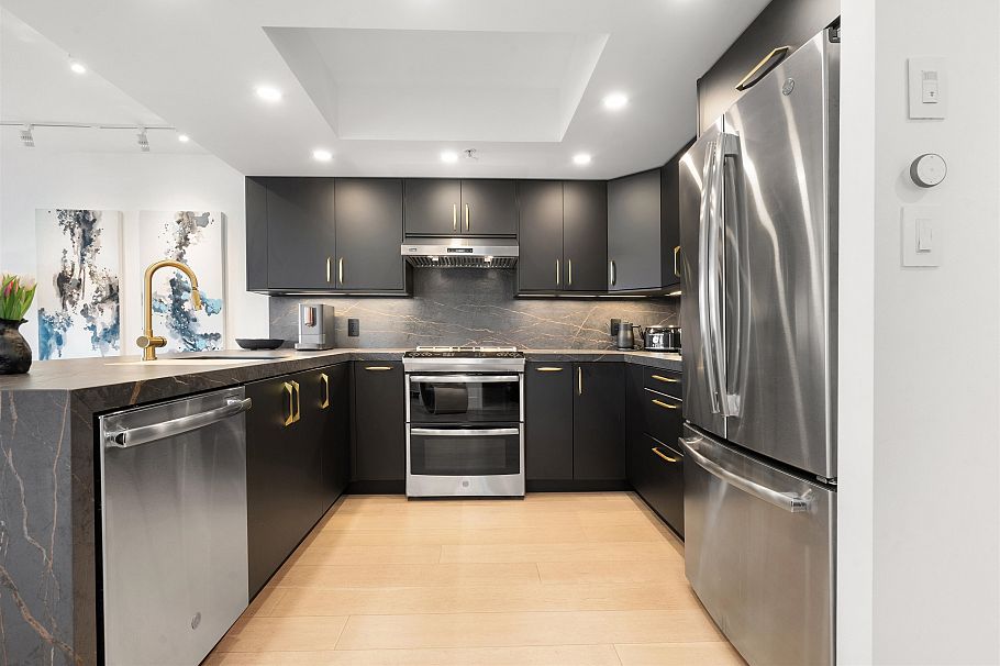 406 1128 Quebec Street Vancouver, BC - 4