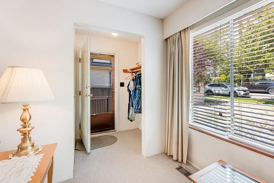 1066 E 63rd Avenue Vancouver, BC - 17