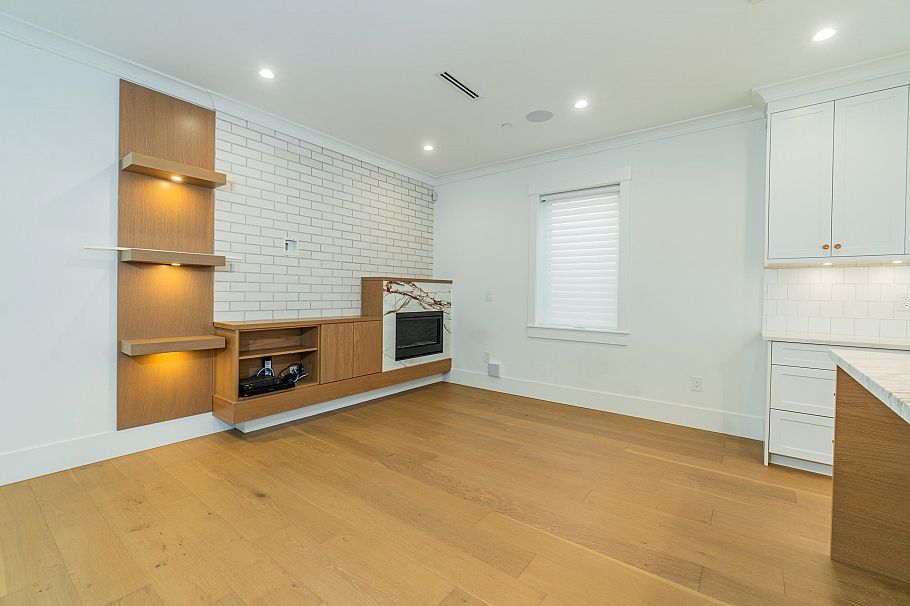 2047 E 51 Avenue Vancouver, BC - 8