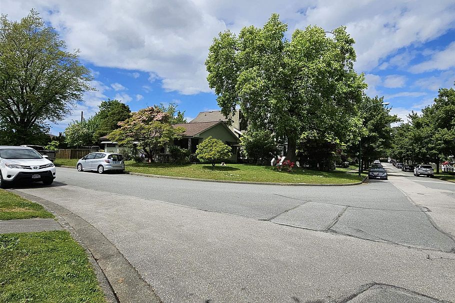 3625 E 24th Avenue Vancouver, BC - 4