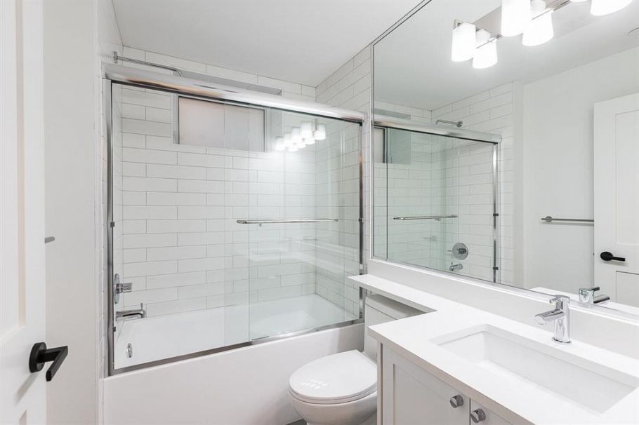 2047 E 51 Avenue Vancouver, BC - 24