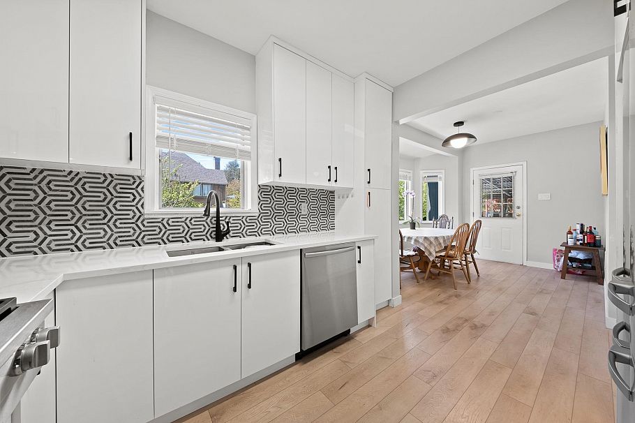 3099 W 6th Avenue Vancouver, BC - 14