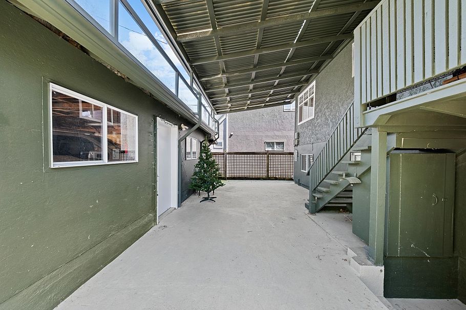 3099 W 6th Avenue Vancouver, BC - 23