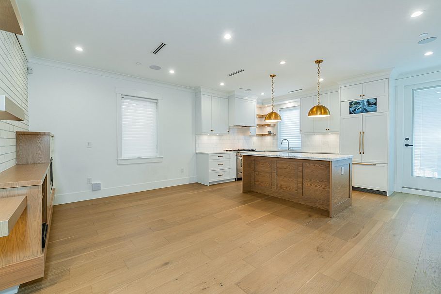 2047 E 51 Avenue Vancouver, BC - 7