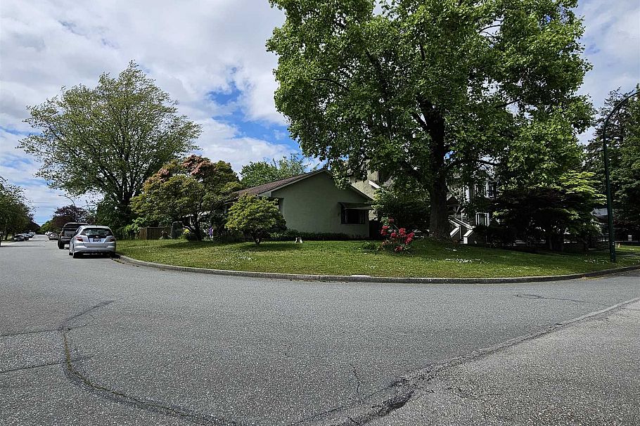 3625 E 24th Avenue Vancouver, BC - 5