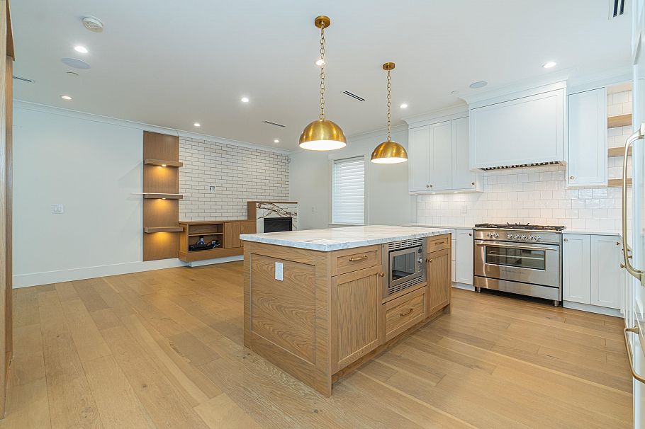 2047 E 51 Avenue Vancouver, BC - 16