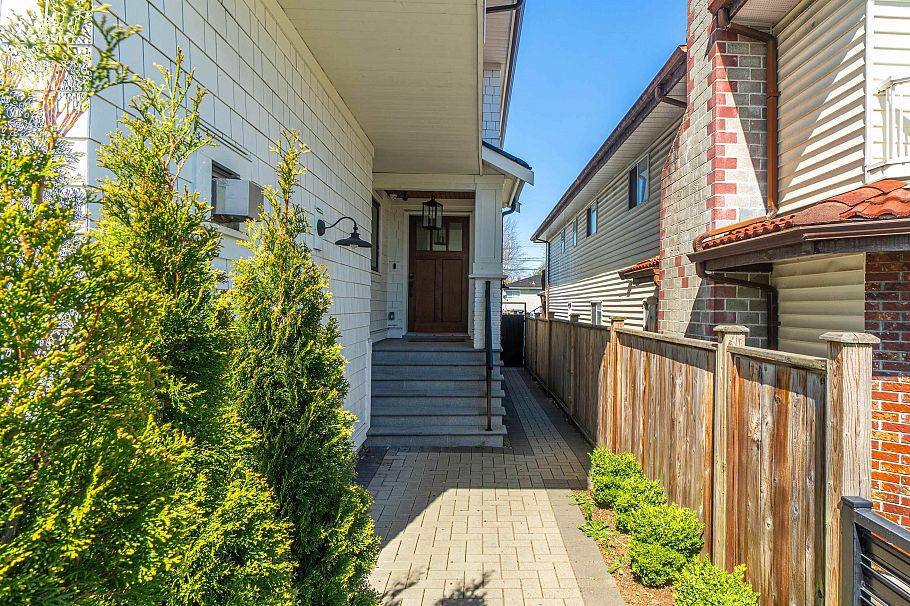 2047 E 51 Avenue Vancouver, BC - 30