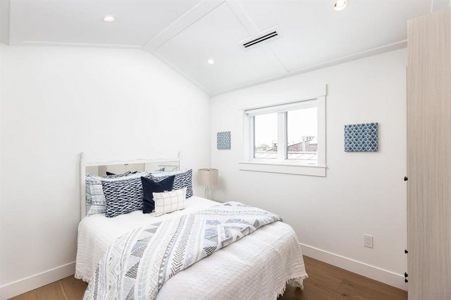 2047 E 51 Avenue Vancouver, BC - 22