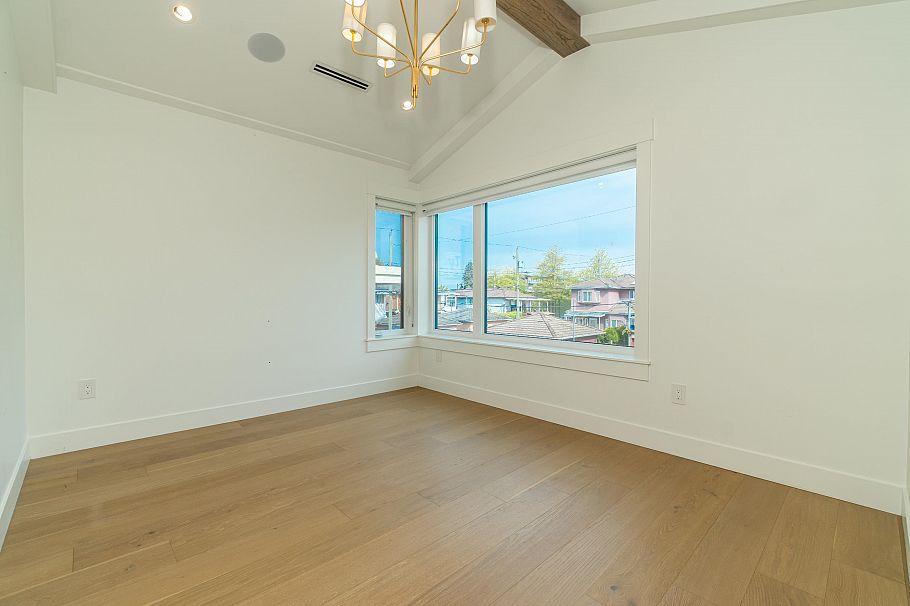 2047 E 51 Avenue Vancouver, BC - 18