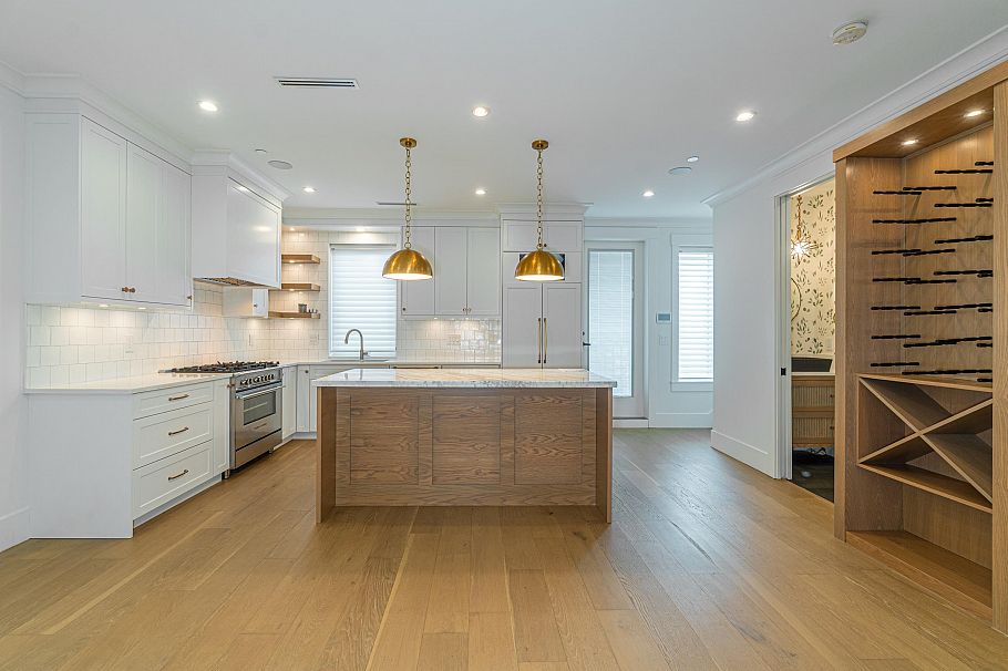 2047 E 51 Avenue Vancouver, BC - 6