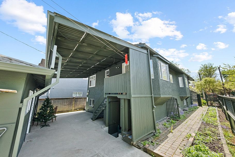 3099 W 6th Avenue Vancouver, BC - 24