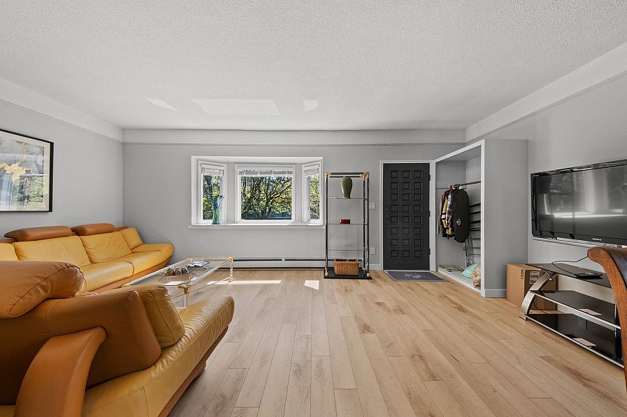 3099 W 6th Avenue Vancouver, BC - 3