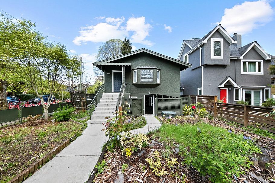 3099 W 6th Avenue Vancouver, BC - 1