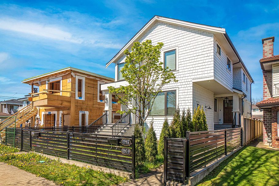 2047 E 51 Avenue Vancouver, BC - 29