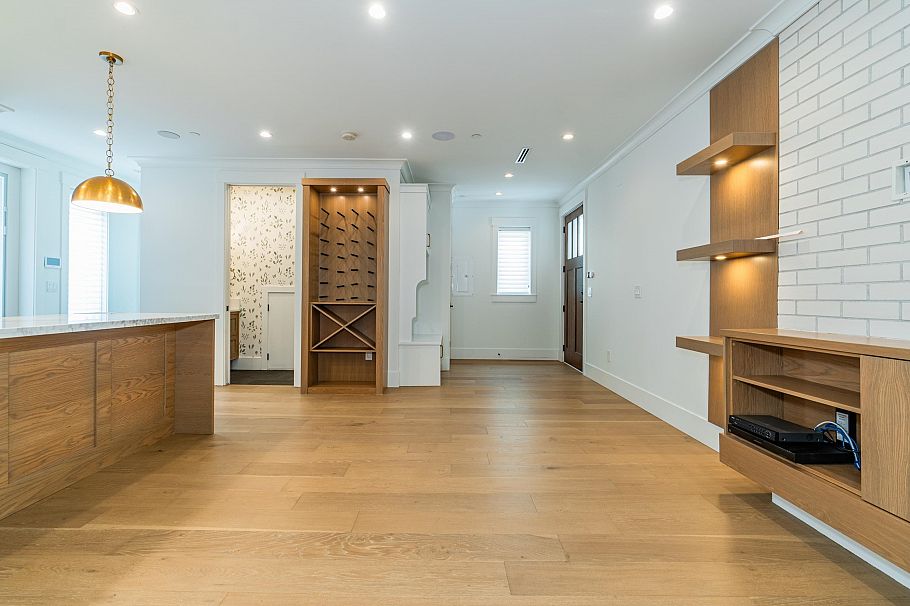 2047 E 51 Avenue Vancouver, BC - 5