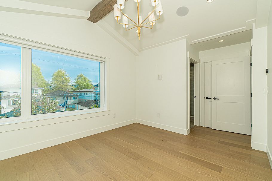 2047 E 51 Avenue Vancouver, BC - 19