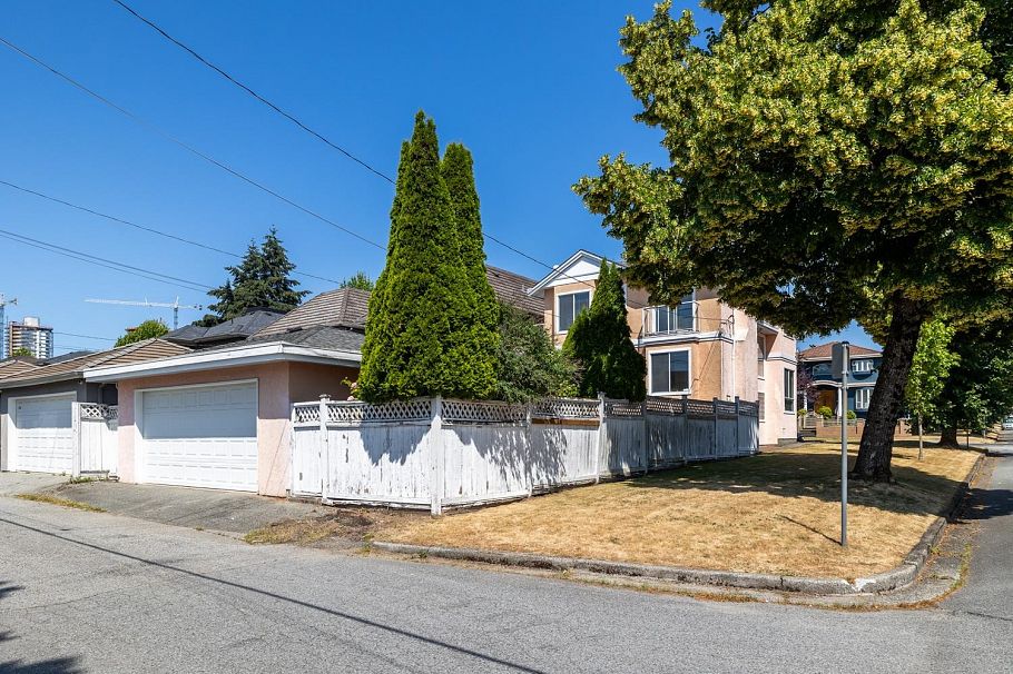 108 W 46 Avenue Vancouver, BC - 21