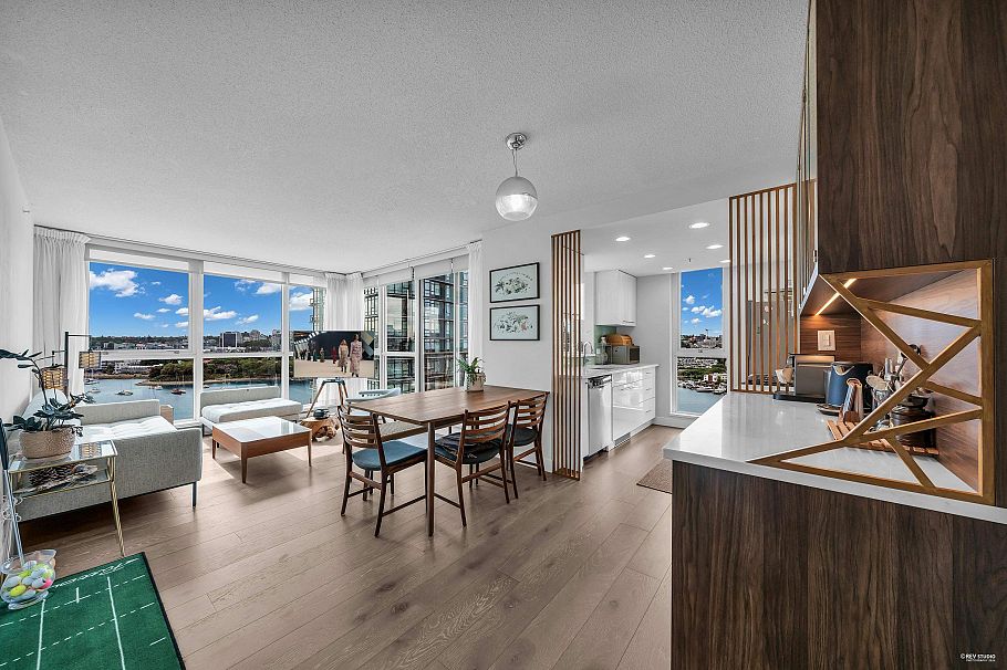 1802 1408 Strathmore Mews Vancouver, BC - 3