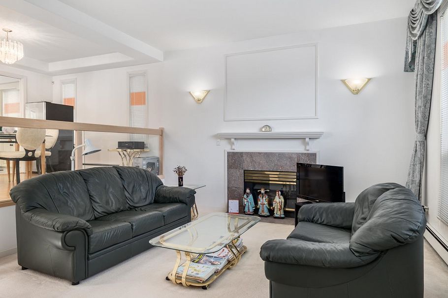 108 W 46 Avenue Vancouver, BC - 2