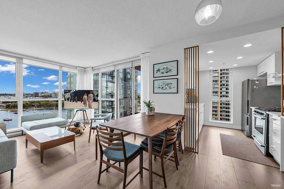 1802 1408 Strathmore Mews Vancouver, BC - 1