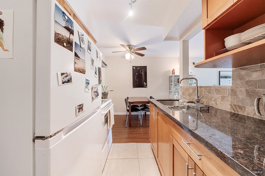 116 36 E 14th Avenue Vancouver, BC - 10