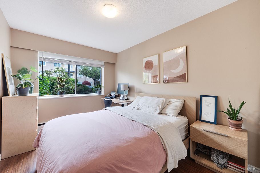 116 36 E 14th Avenue Vancouver, BC - 17